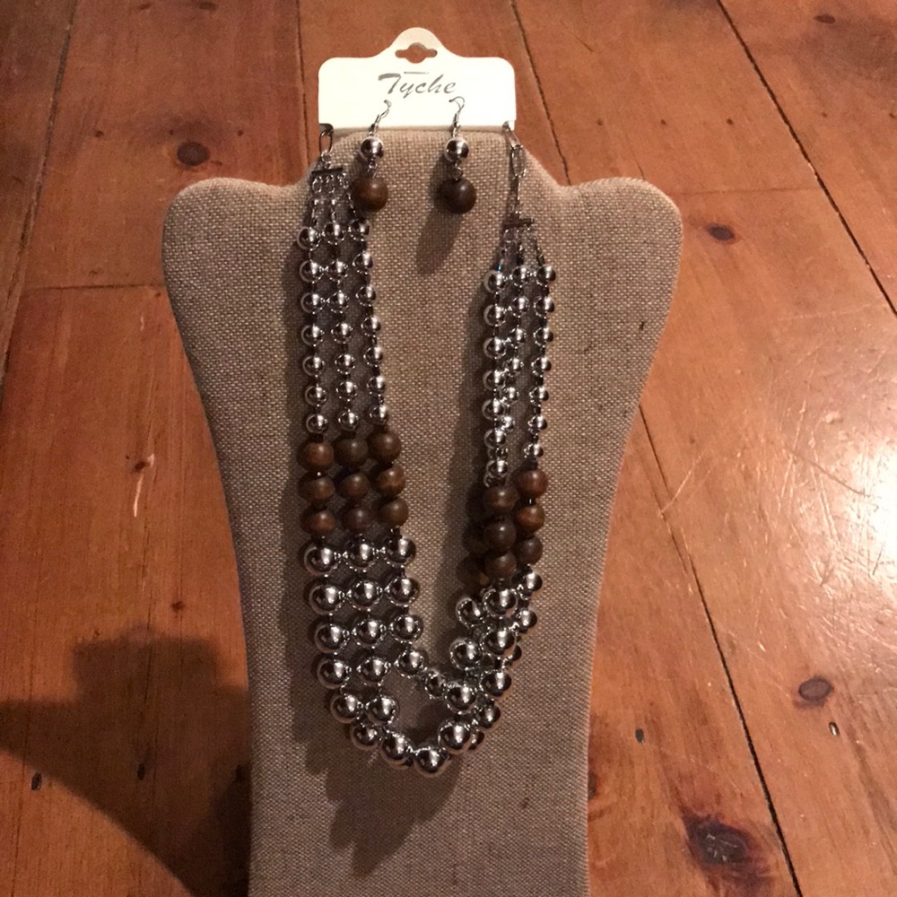 Necklace and earring set NWT